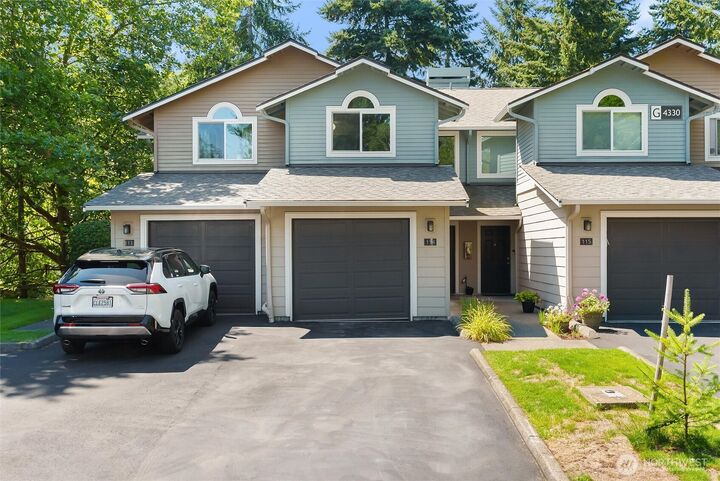 Property Photo: 4330 W Lake Sammamish Prkway Parkway SE G114 WA 98027