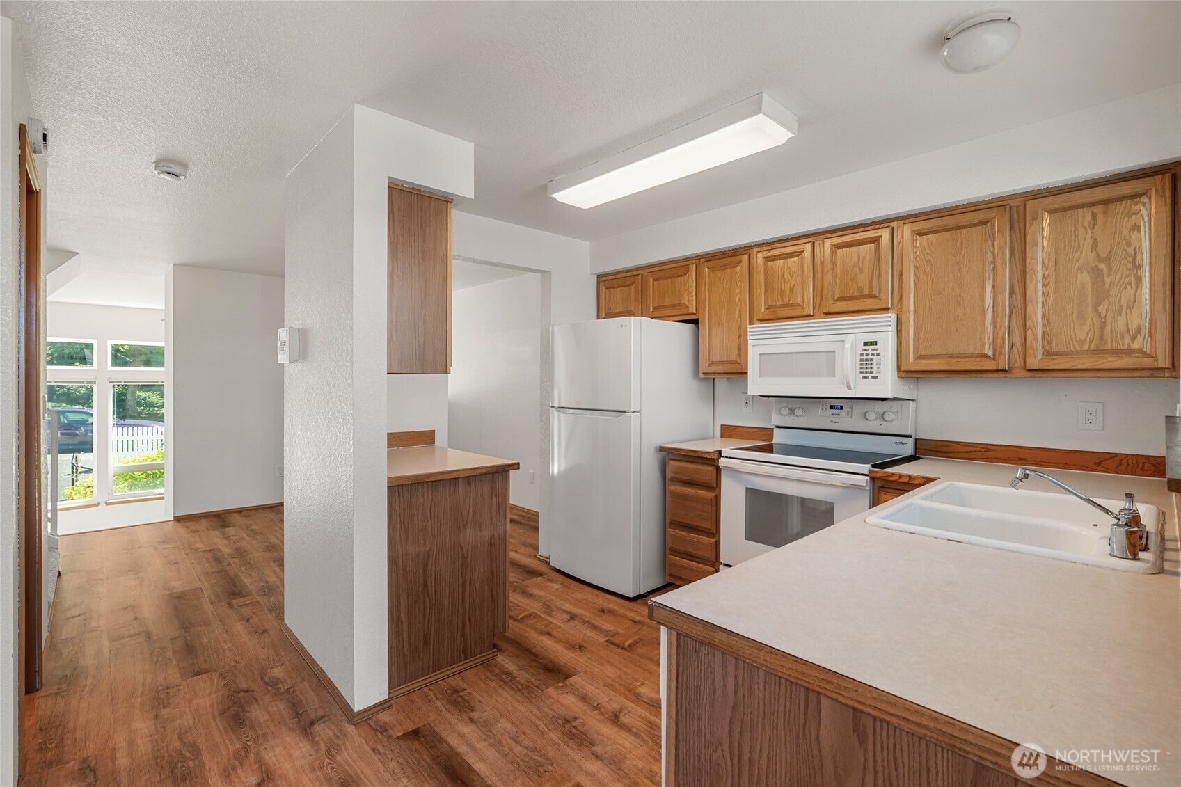 Property Photo:  16424  Spruce Way C6  WA 98037 