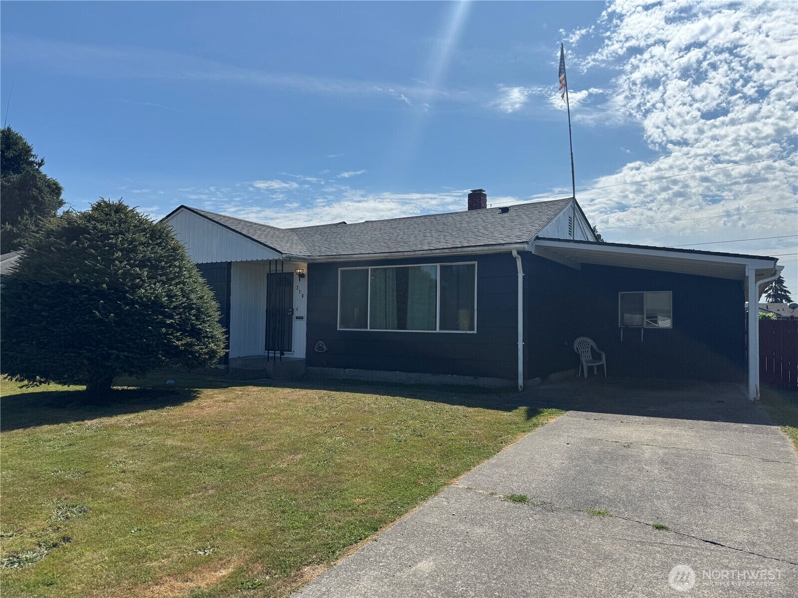 Property Photo:  310  Cypress Street  WA 98632 