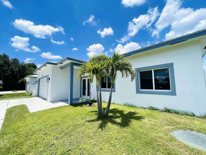 Property Photo:  115 SW Oakridge Drive  FL 34984 