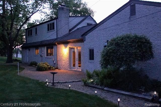 Property Photo: 575 Troyvally Street MI 48098