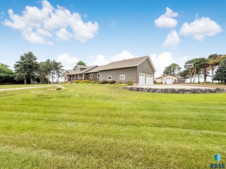Property Photo: 4001 N Martindale Rd SD 57107