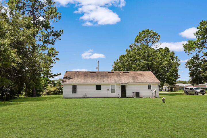 Property Photo: 186 Collier St FL 32084