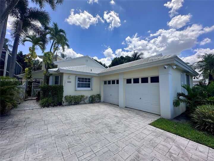 1251 E Wilshire Cir E  Pembroke Pines FL 33027 photo