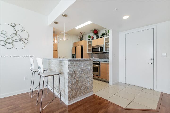 Property Photo: 2775 NE 187th St 516 FL 33180