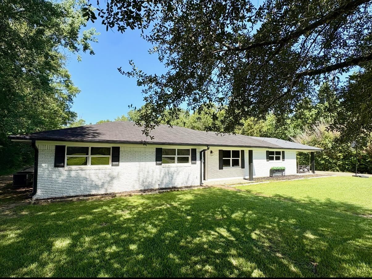 Property Photo: 3896 S Hwy 69 TX 77657