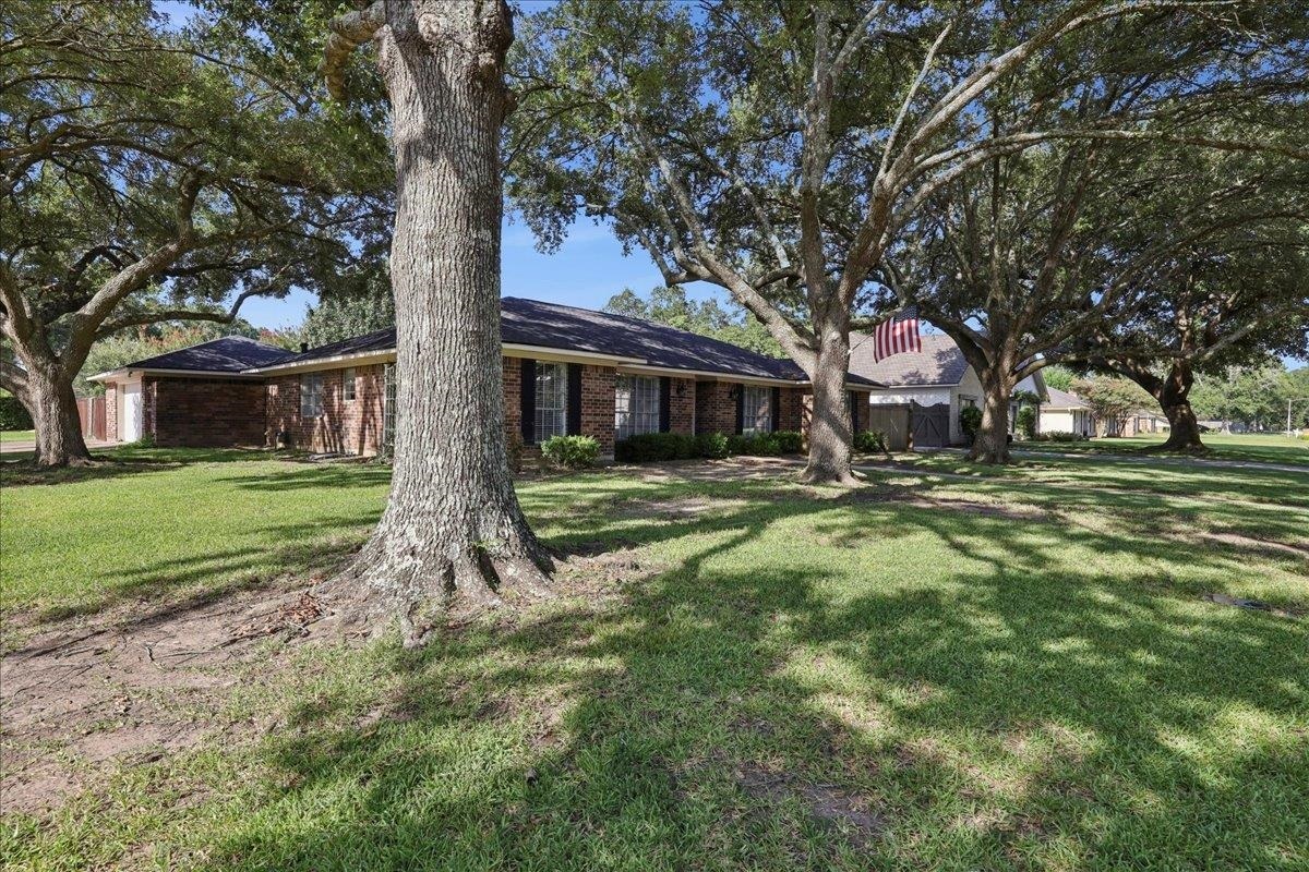 Property Photo: 5925 Longwood St. TX 77707