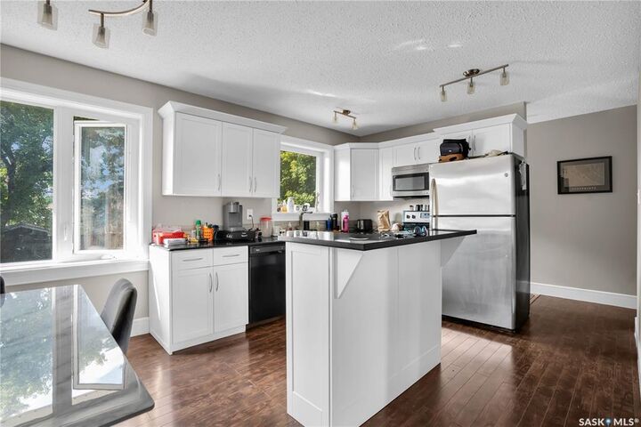 Property Photo: 3562 Fairlight Drive SK S7M 4T3