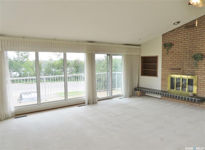Property Photo:  2113 Spadina Crescent E  SK S7K 0C9 