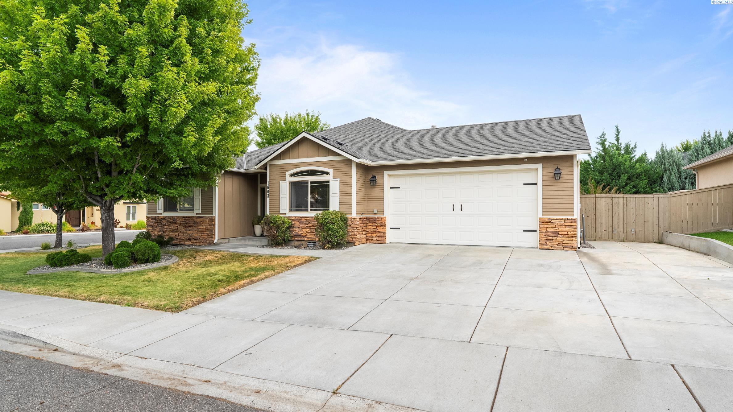 Property Photo:  1603 S Fillmore  WA 99338 