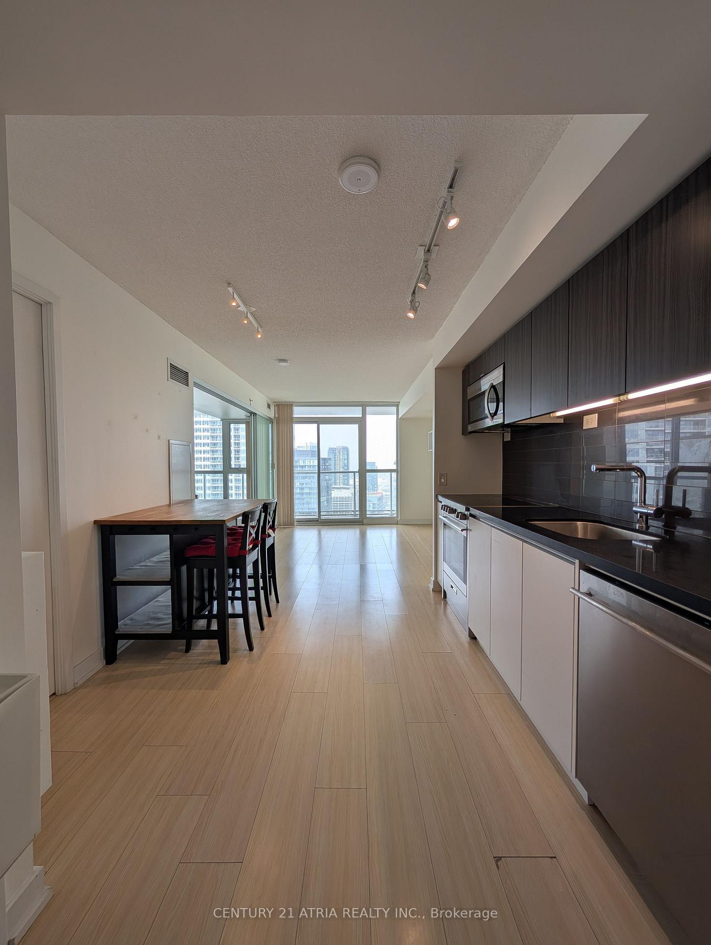 Photo de la propriété: 75 Queens Wharf Road 3511 ON M5V 0J8