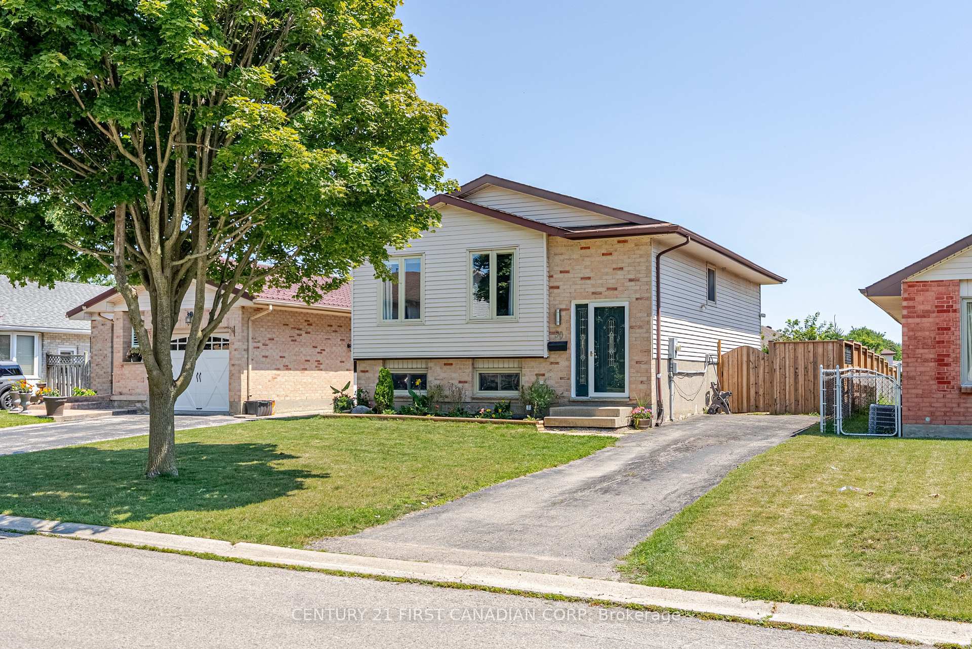Property Photo: 50 Erica Crescent ON N6E 3P4