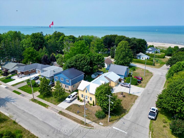 Property Photo:  42 Huron Street N  ON N0H 2L0 