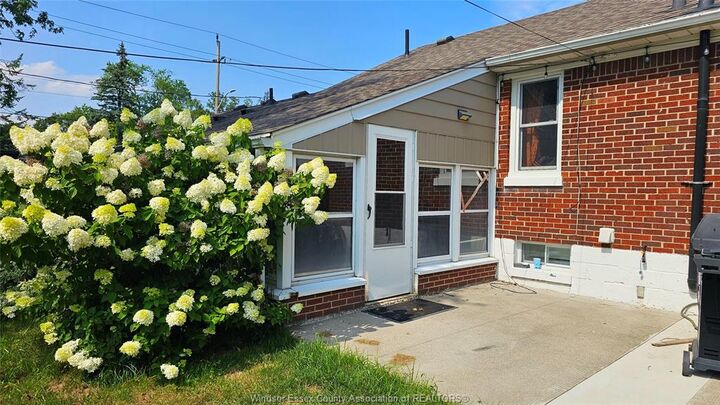 Property Photo:  2801 Randolph Avenue  ON N9E 3E3 