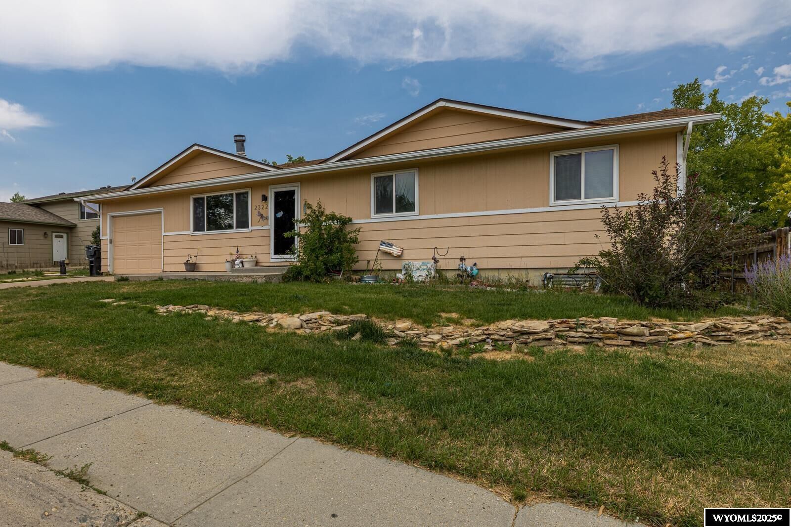 Property Photo: 2322 Shattuck Avenue WY 82601