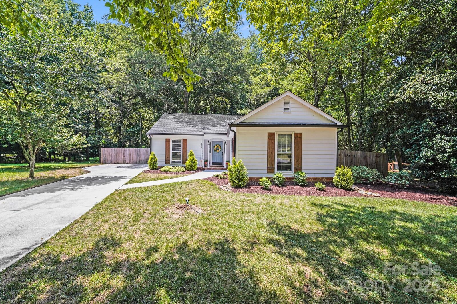Property Photo:  2301 Oldenburg Drive  NC 29210 