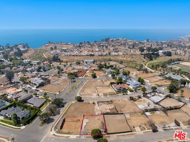 Property Photo:  711 Chapala Dr  CA 90272 