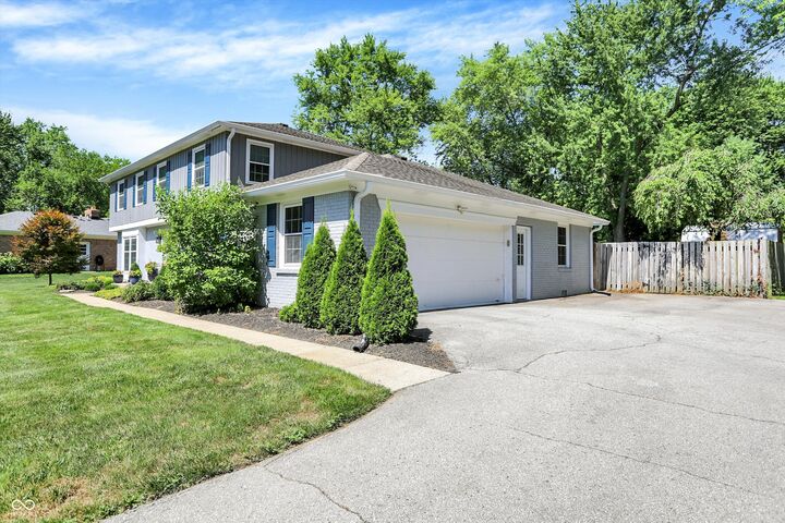 Property Photo: 11704 Rolling Springs Drive IN 46033