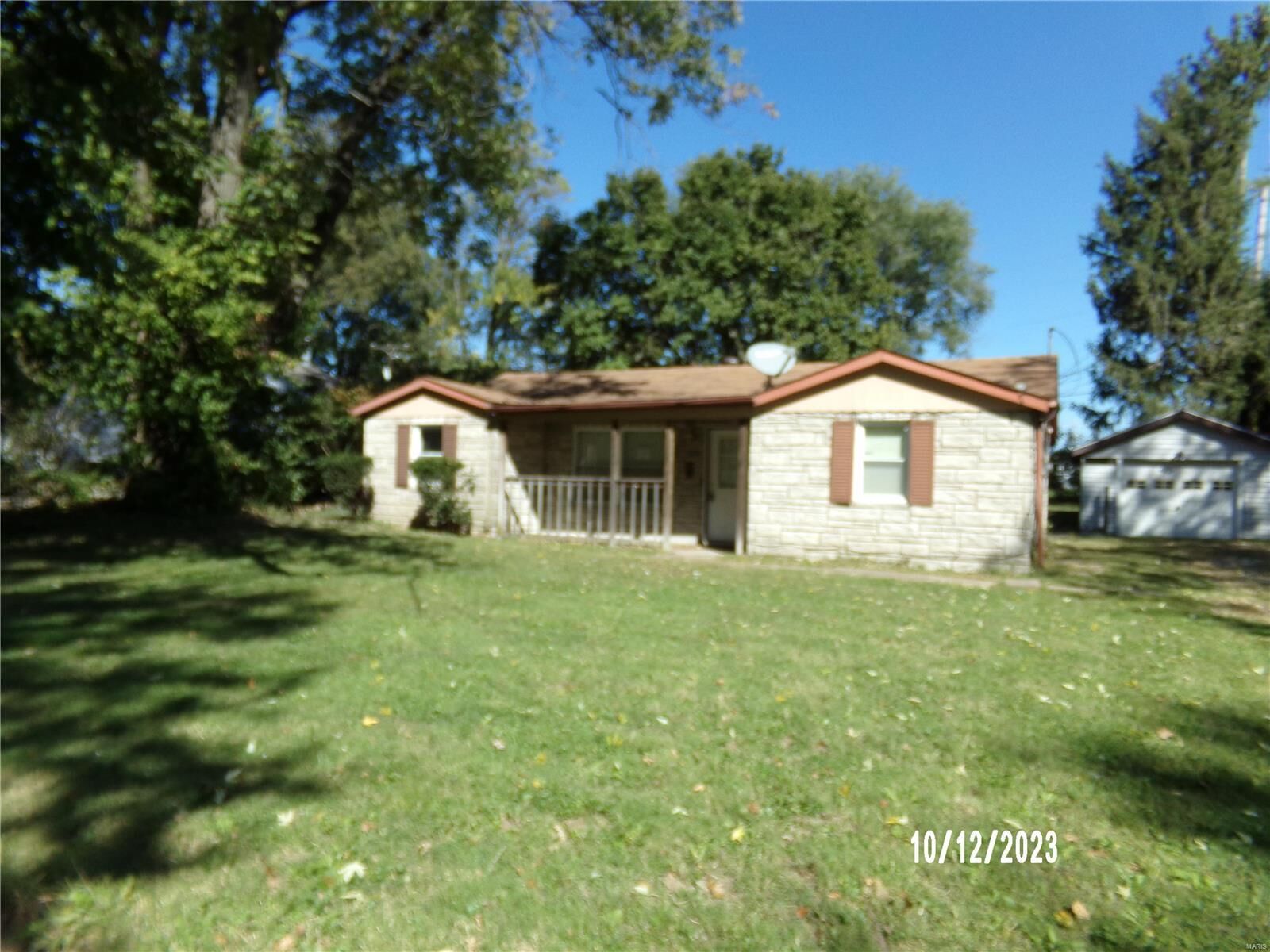 Property Photo: 2313 Meadow Drive IL 62226