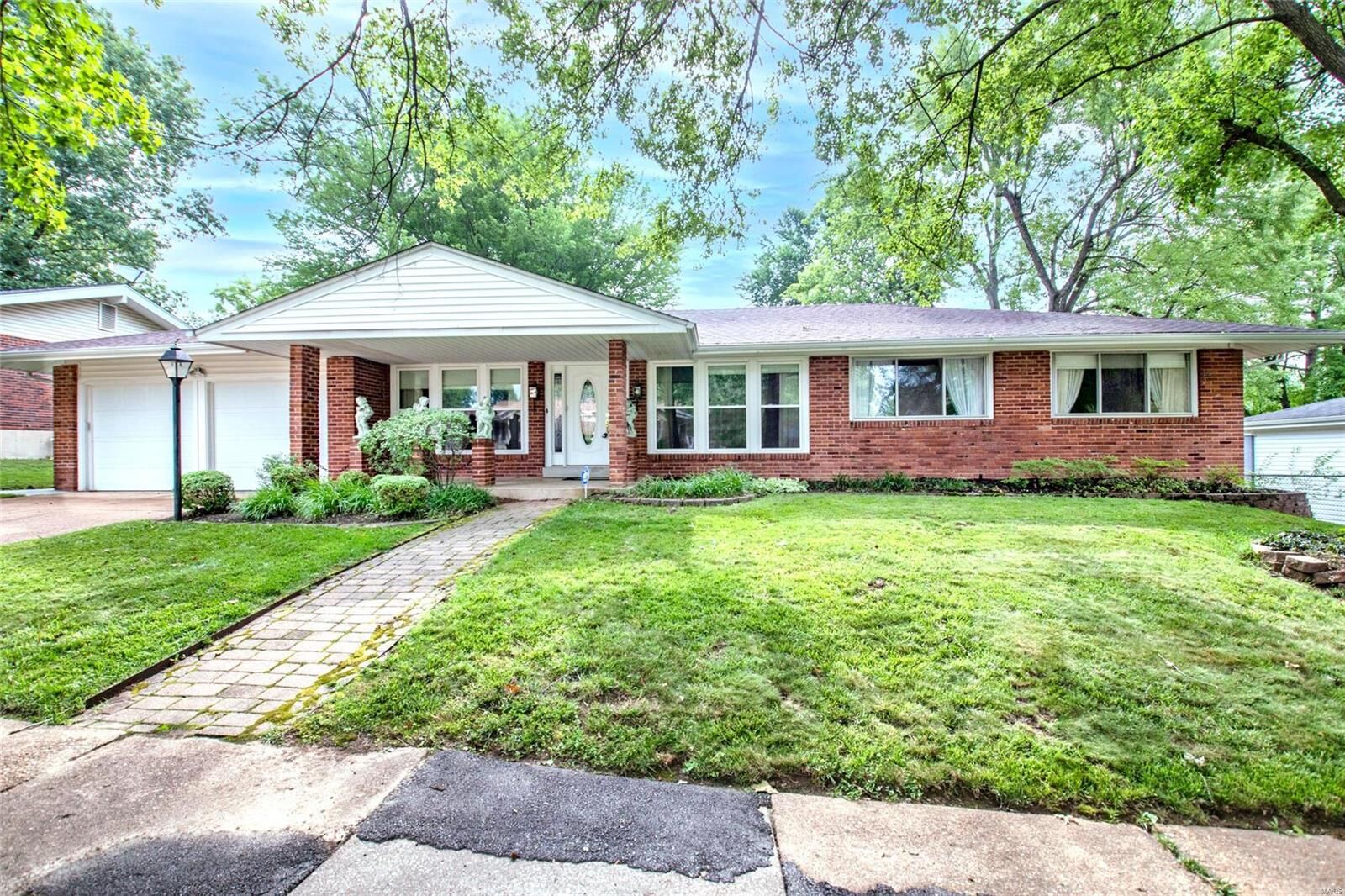 Property Photo: 1528 Heirloom Court MO 63146