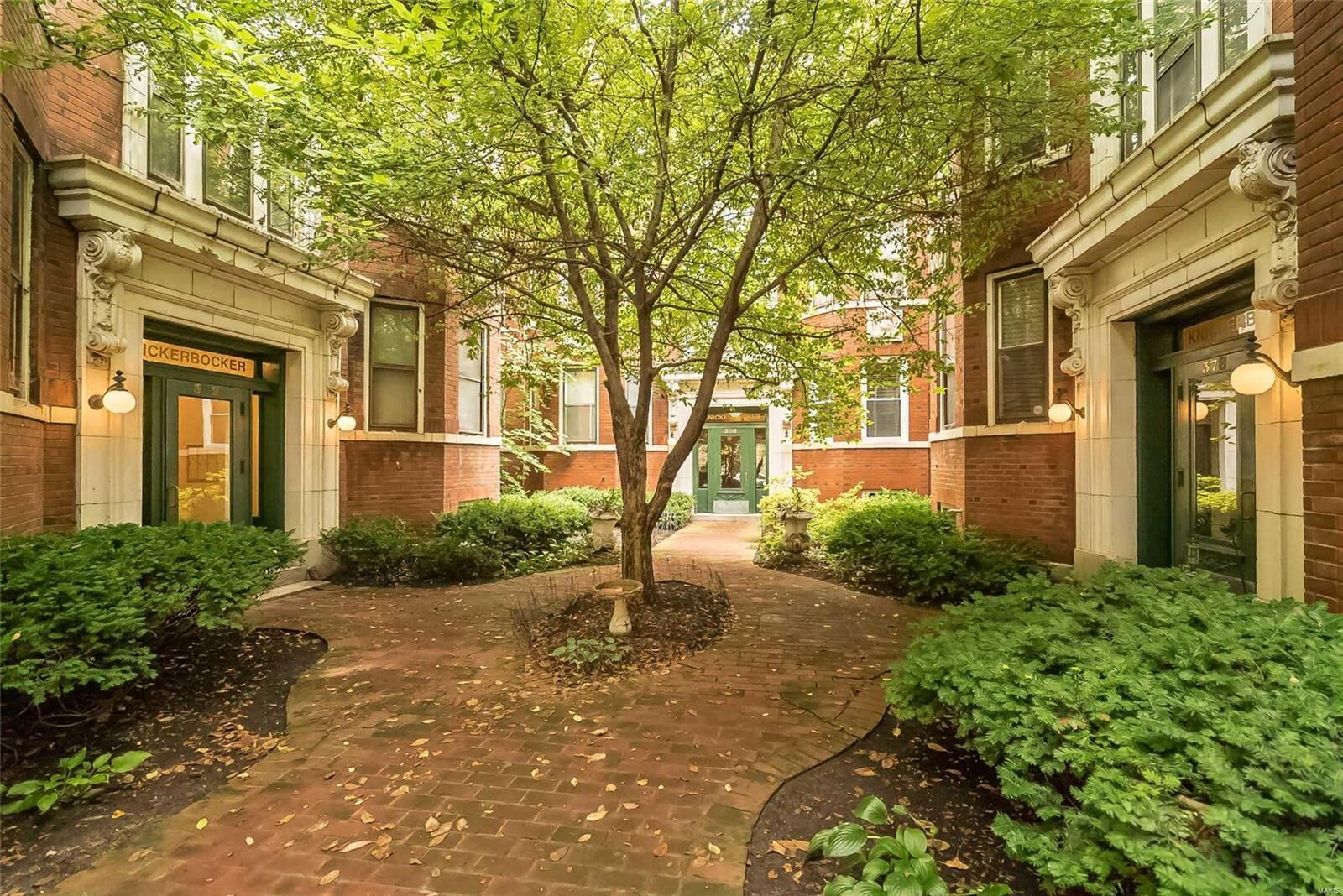 Property Photo: 380 N Taylor Avenue 2N MO 63108