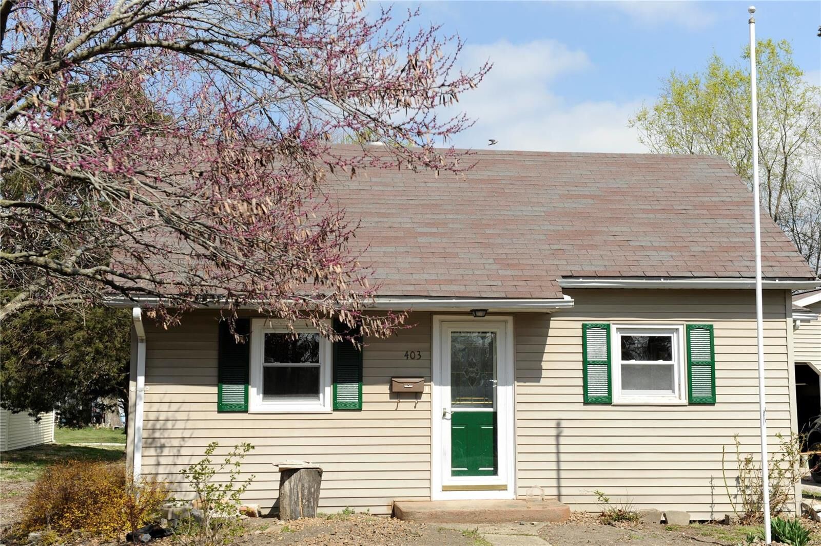 Property Photo:  403 E 1st North Street  IL 62069 