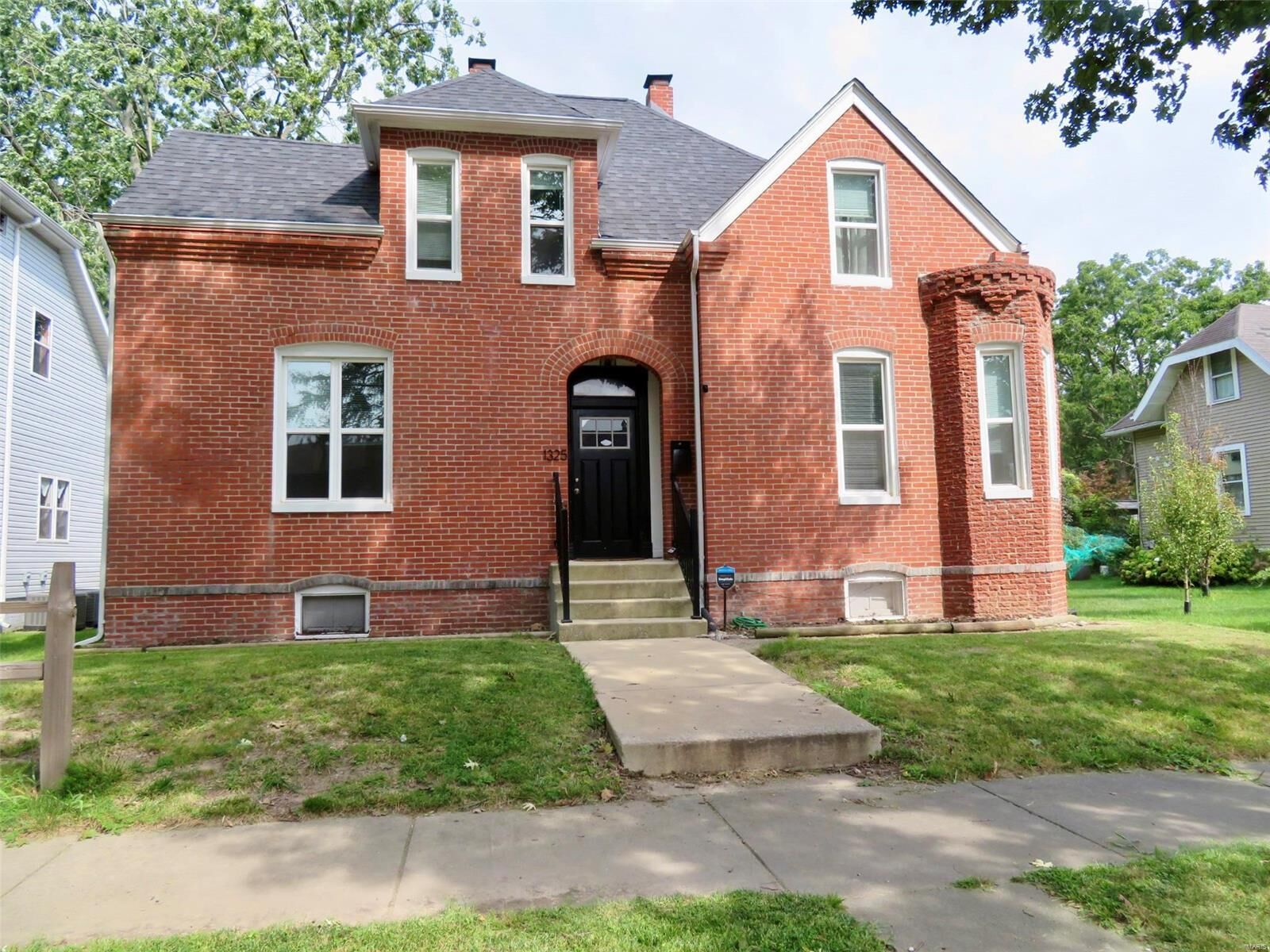 Property Photo: 1325 Pine Street IL 62249