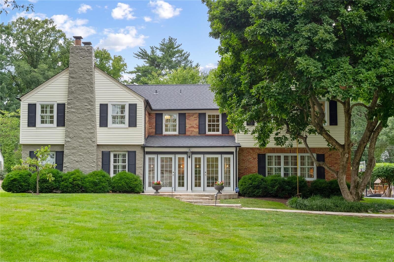 Property Photo: 10 Willow Hill Road MO 63124