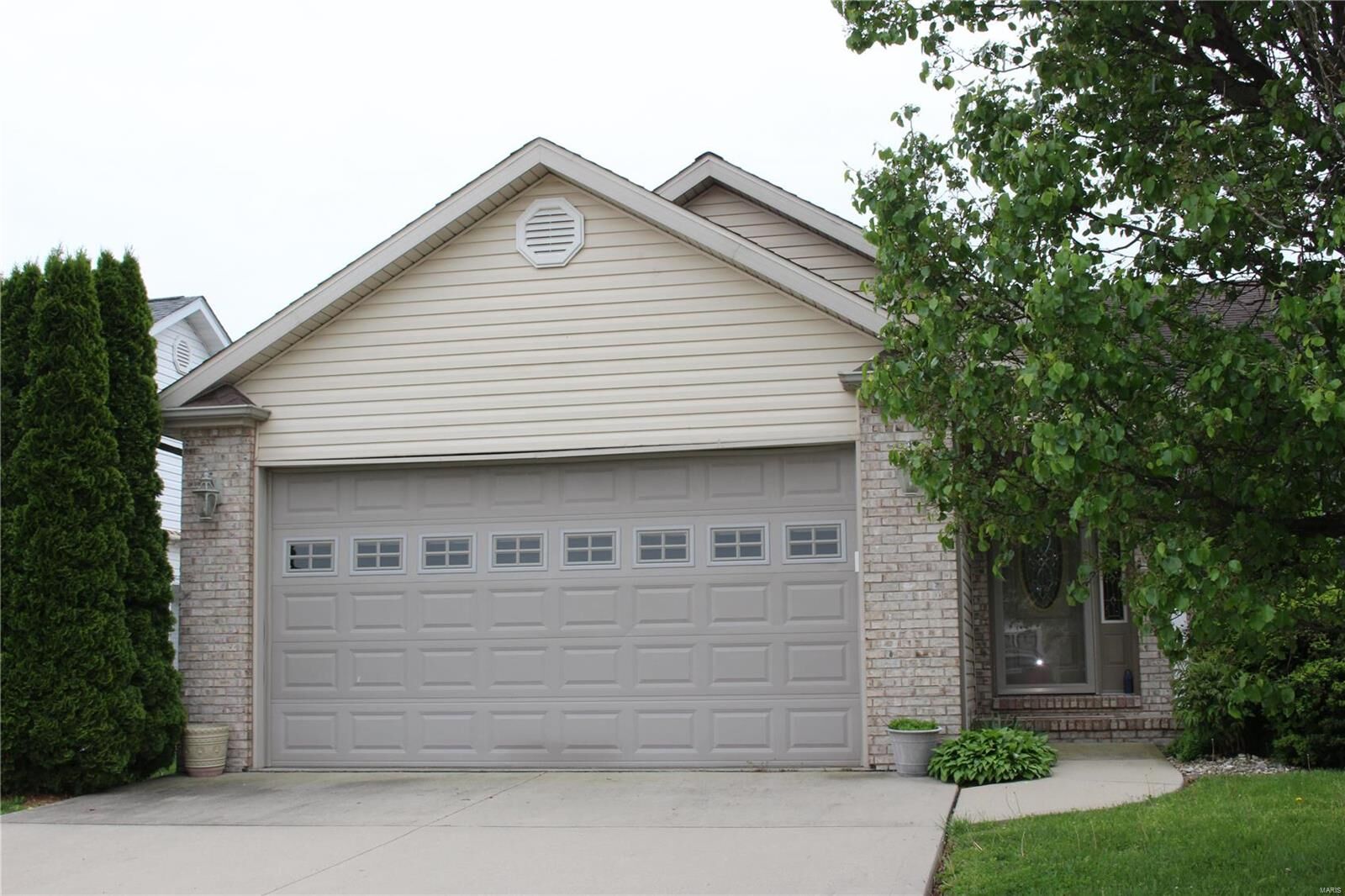 Property Photo:  170 Field Crossing Drive A  IL 62249 