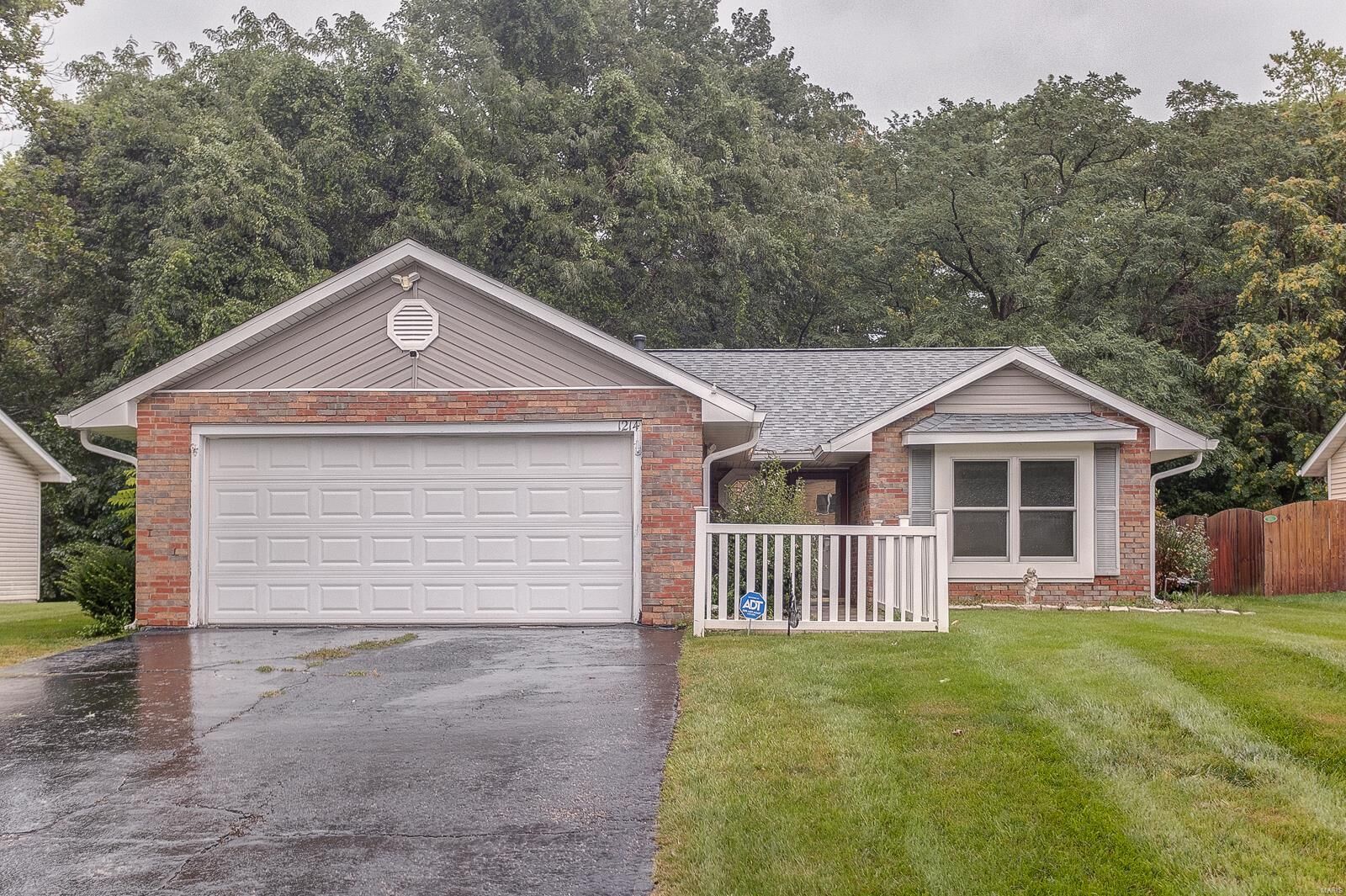 Property Photo:  1214 Jacquelyn Court  IL 62062 