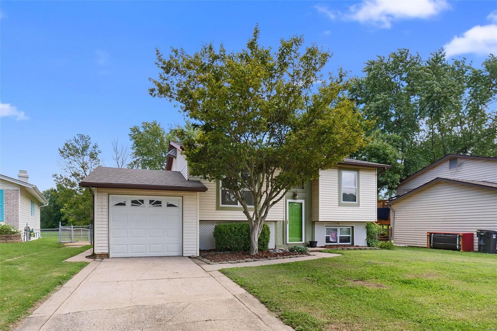 Property Photo: 3052 Ventnor Place MO 63031