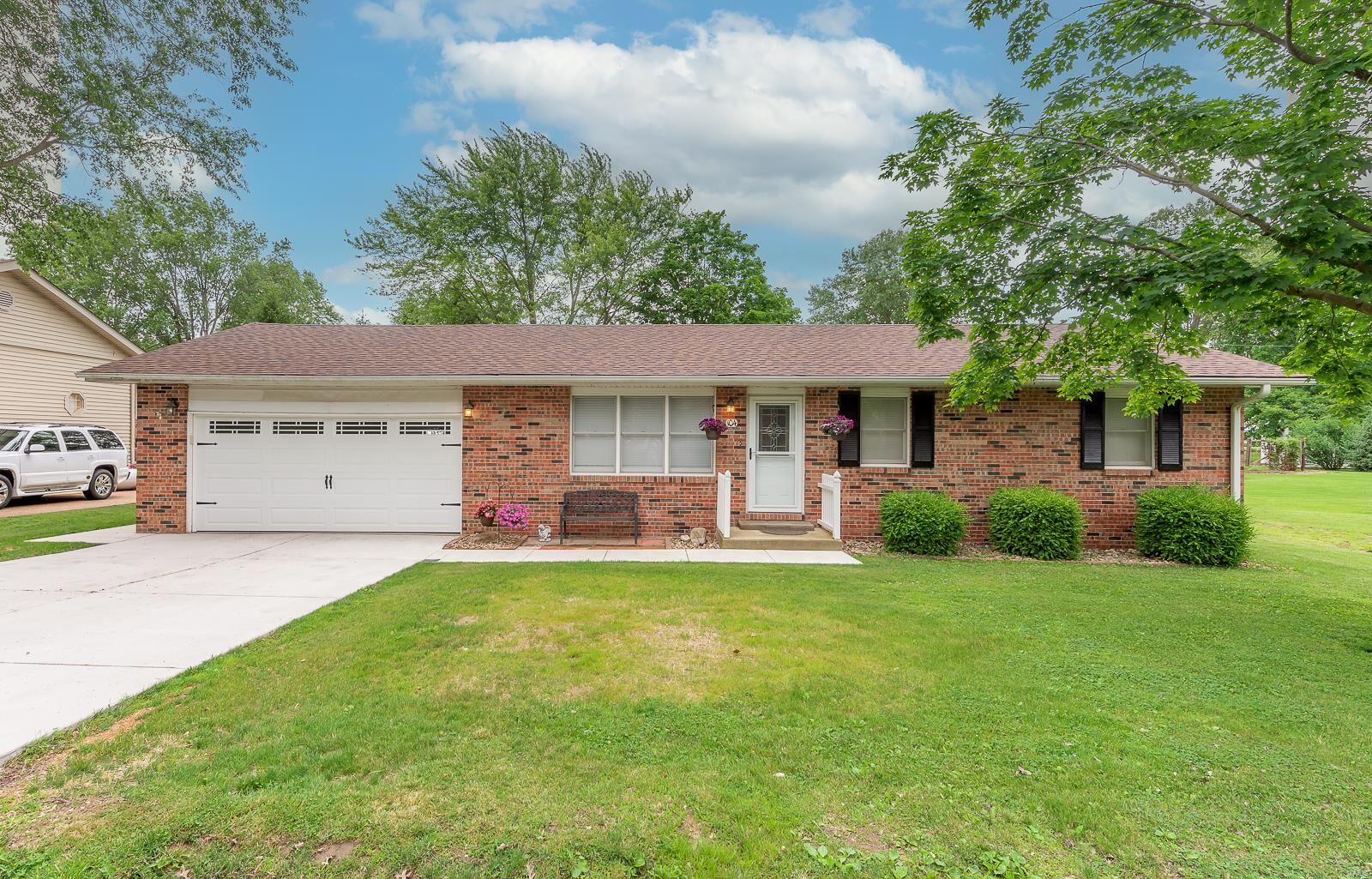 Property Photo: 104 Westwood Dr IL 62067