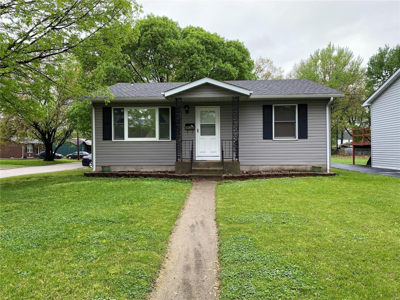 Property Photo: 320 S 9th Street IL 62095