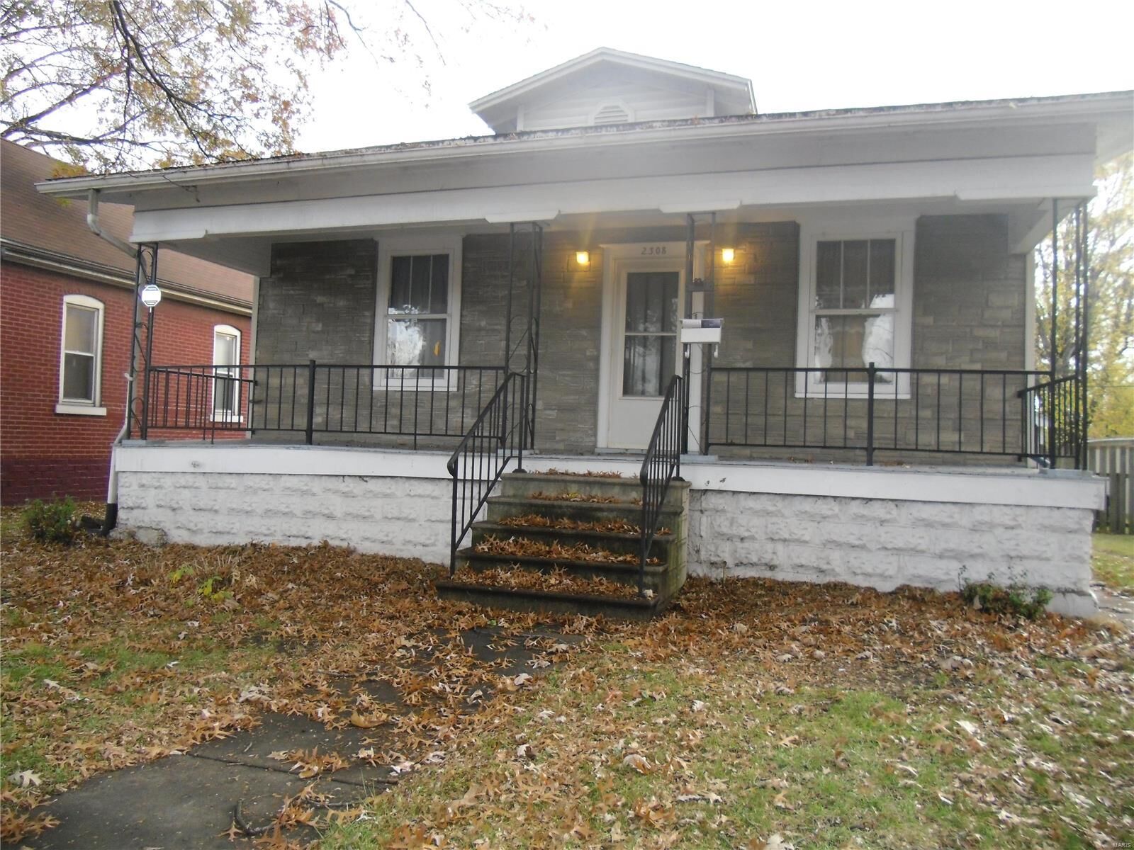 Property Photo:  2308 Edwards Street  IL 62040 