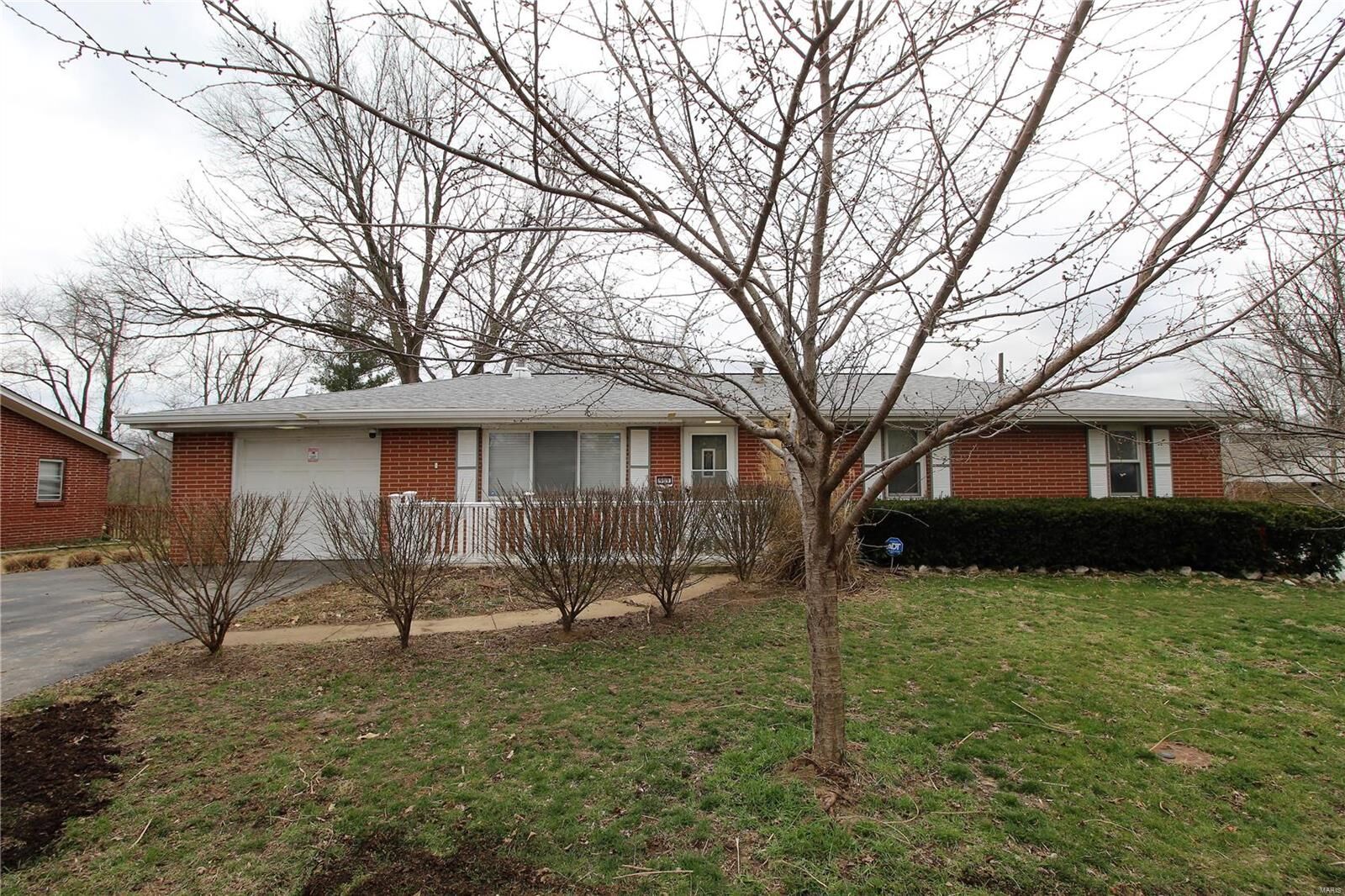 Property Photo:  909 Peony Drive  IL 62220