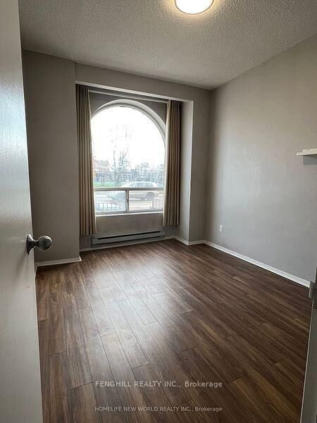 Property Photo: 678 Bathurst Street Main ON M5S 2R3