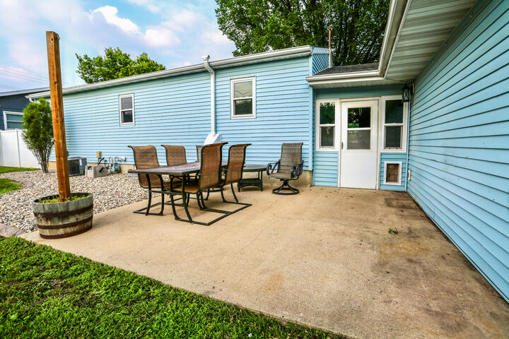 Property Photo:  705 N High St  SD 57401 