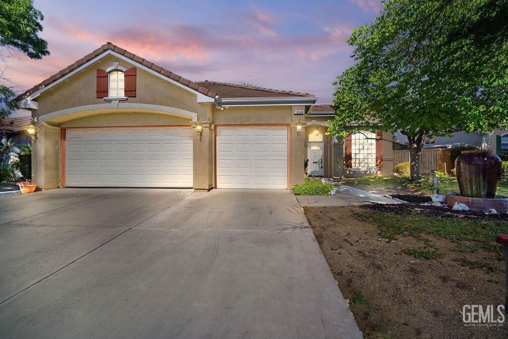 Property Photo:  10588 E Fieldstone Avenue  CA 93619 