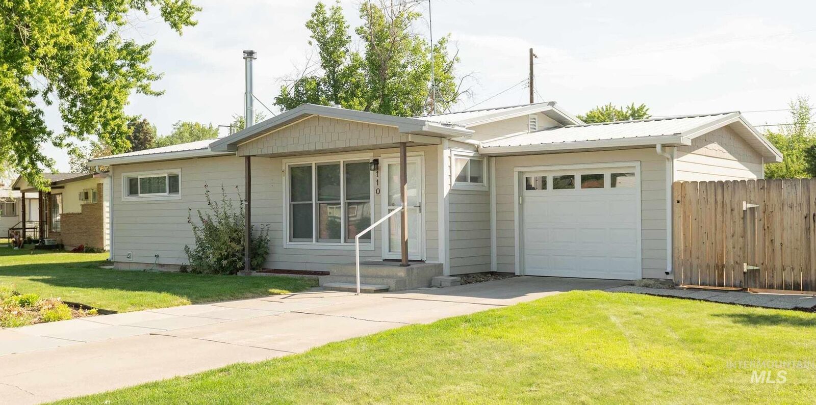 Property Photo:  110 Abbott Dr  ID 83647 