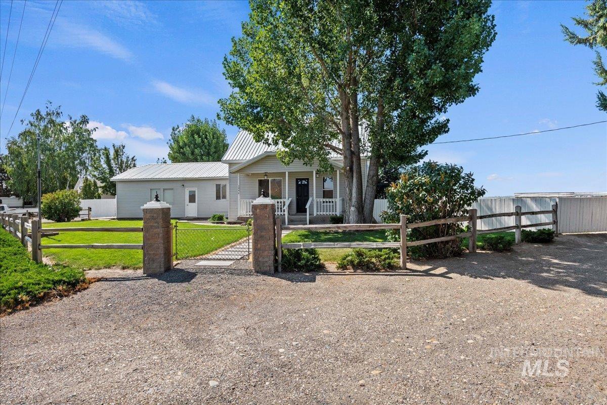 Property Photo: 1499 Cove Rd ID 83672