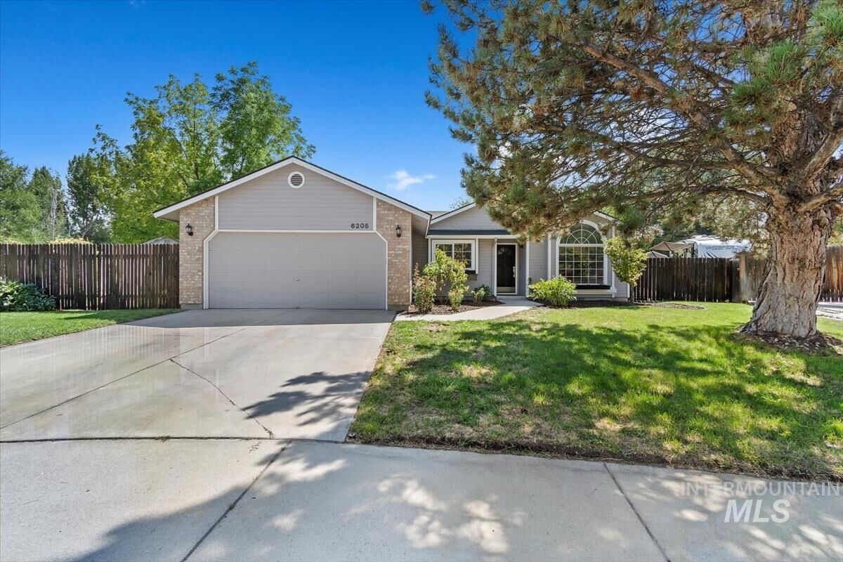Property Photo: 6205 W Parapet Ct ID 83703