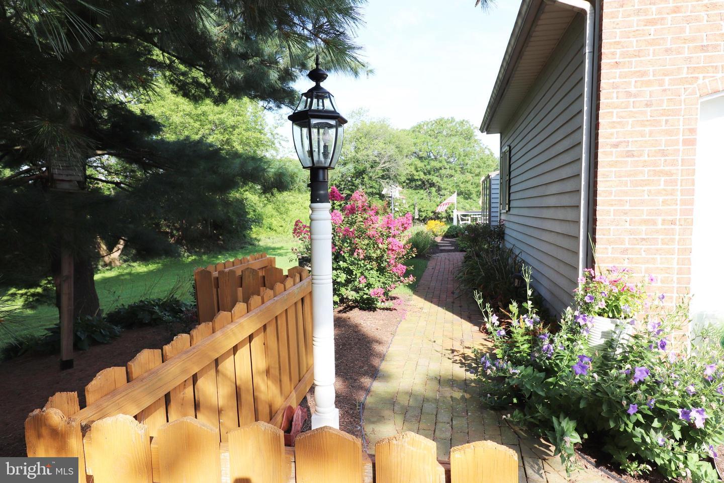 Property Photo: 3247 Oakglen Court PA 17601