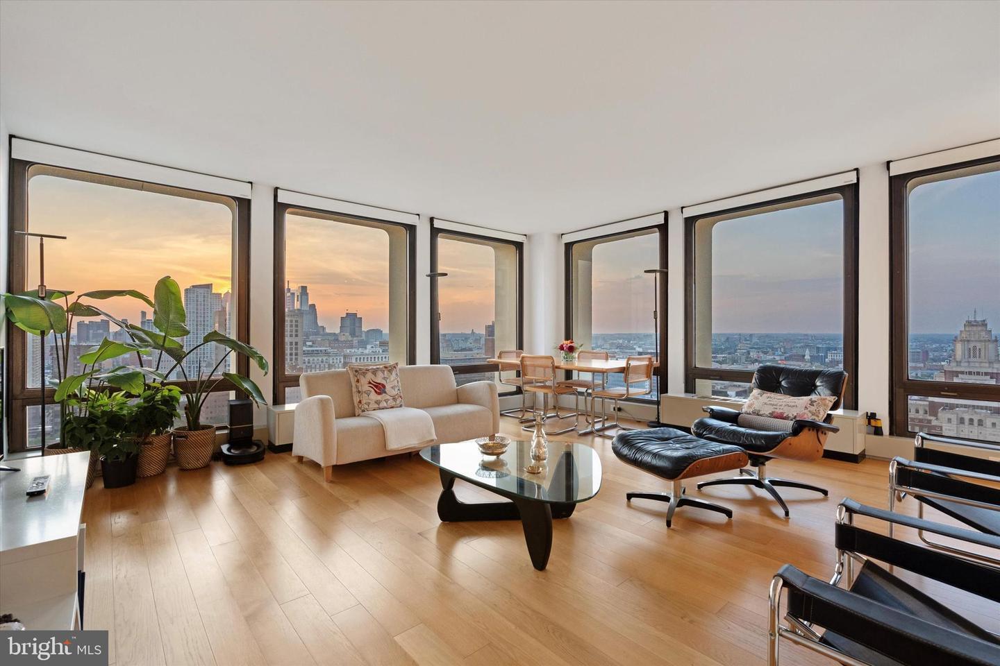 Property Photo: 210 Locust Street 29gw PA 19106