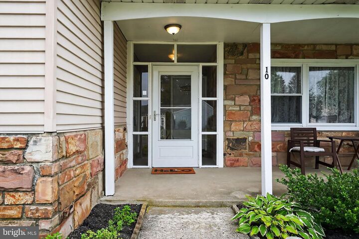 Property Photo: 10 Farrington Ct NJ 08088