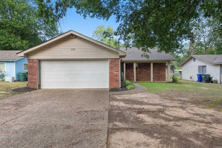 Property Photo:  306 Club Lane  AR 72034 