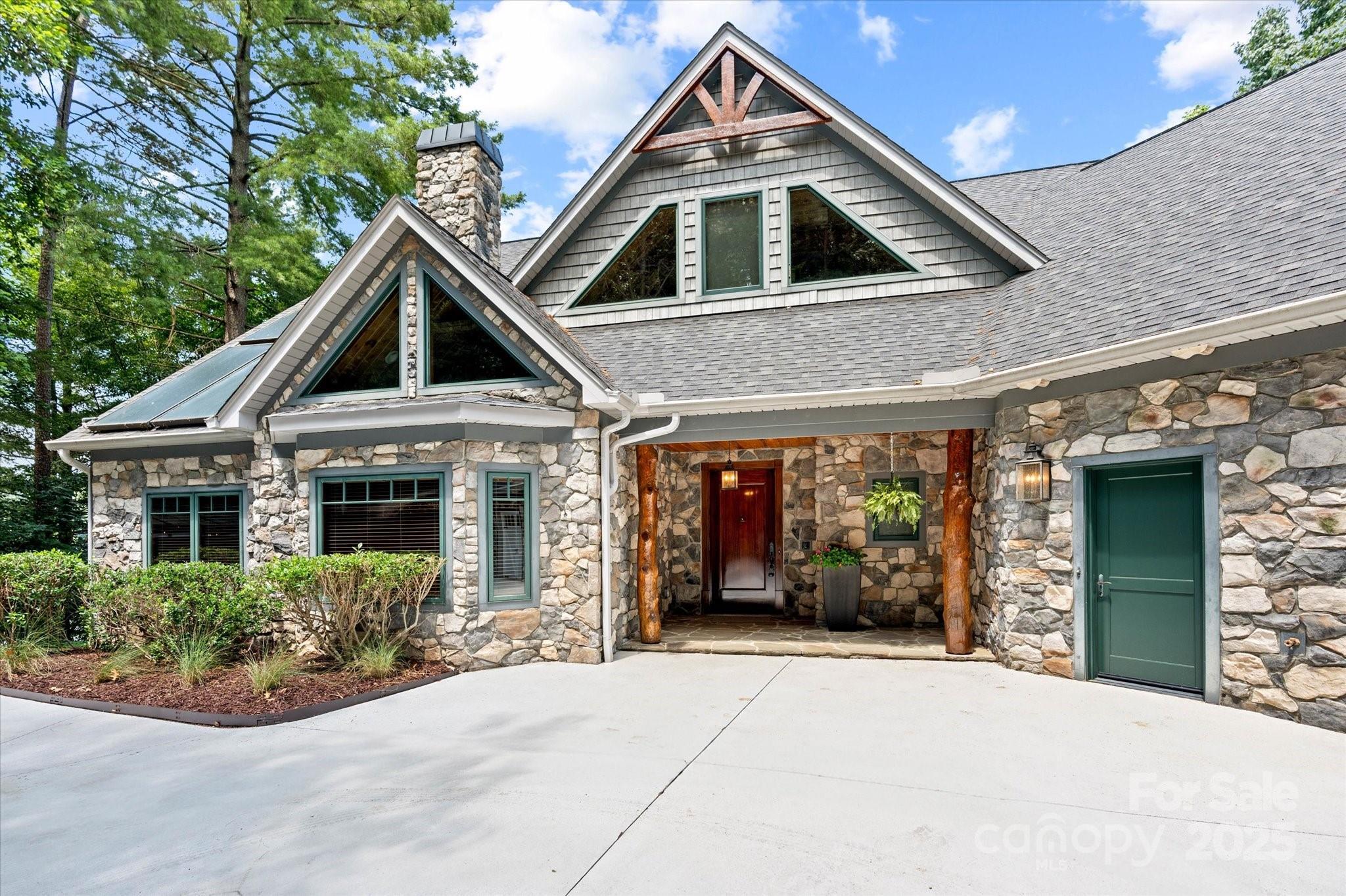 Property Photo:  16 Royal Vista Way  NC 28630 