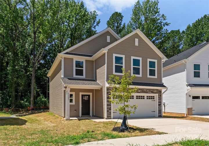 1121 Thayer Glen Court  Charlotte NC 28213 photo