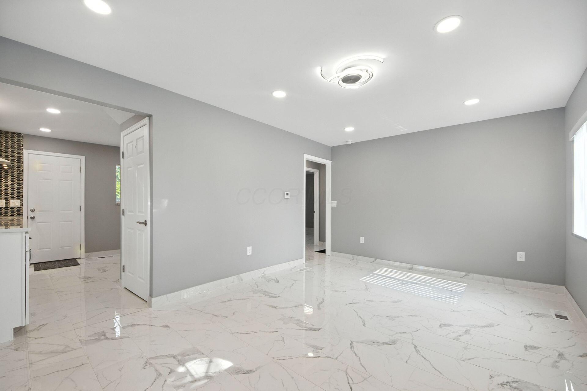 Property Photo: 2373 Delbert Road OH 43211