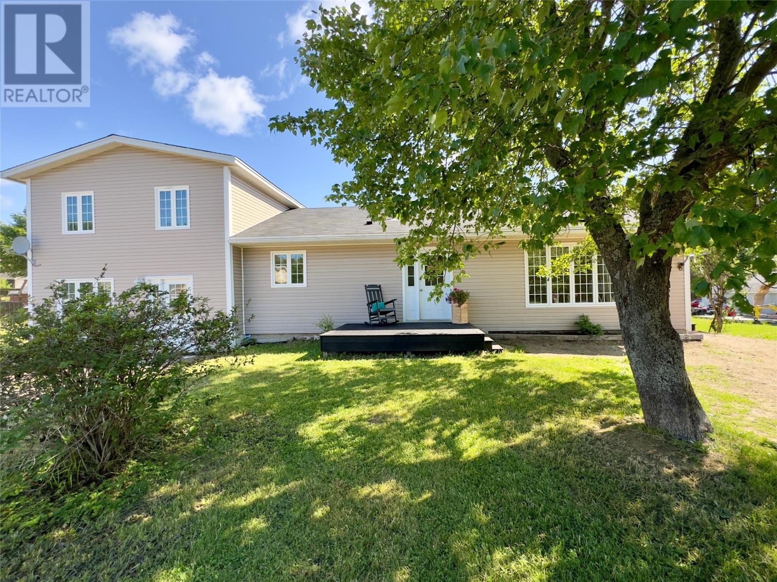 8 Lakewood Drive  Pasadena NL A0L 1K0 photo