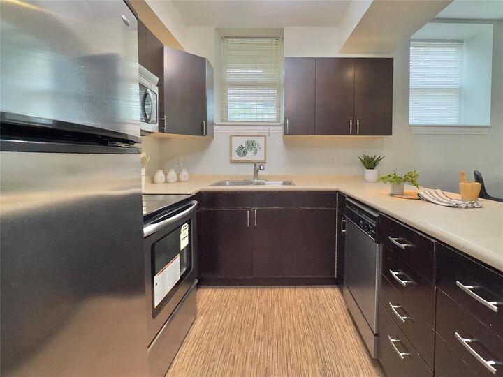 Property Photo:  854 Alverstone Street  MB R3E 2H2